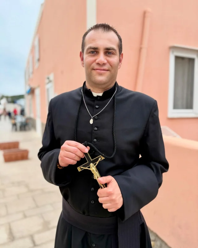 🇮🇹 “La semplicità di Salvatore ci parla di Dio”. Accompagnato da queste parole del superiore provinciale, questa mattina Salvatore Vitiello ha fatto la sua oblazione perpetua come Missionario Oblato di Maria Immacolata.
———-
🇪🇸 “La sencillez de Salvatore nos habla de Dios”. Acompañado por estas palabras del superior provincial, Salvatore Vitiello ha hecho esta mañana su oblación perpetua como Misionero Oblato de María Inmaculada.

#vocazione #vitaconsacrata #oblazione #vocacion #vidaconsagrada #oblacion